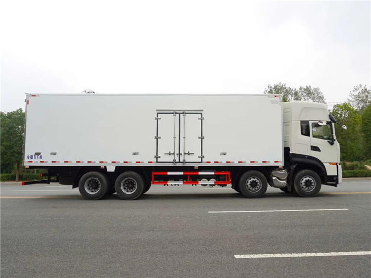 東風(fēng)天龍前四后八9.6米冷藏車