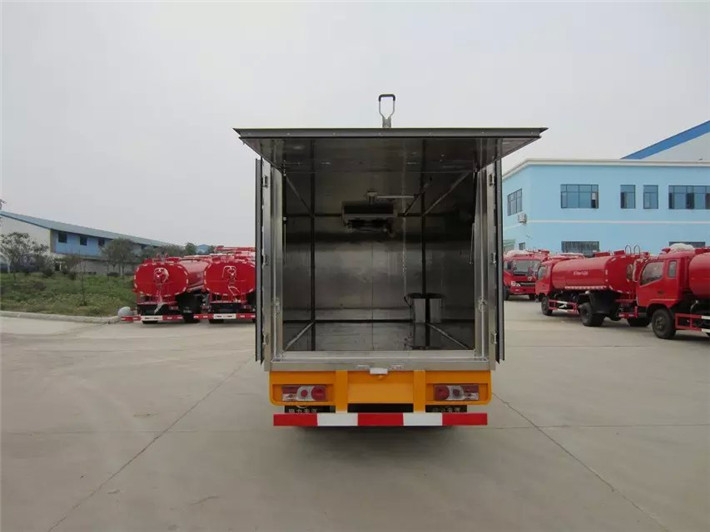 東風多利卡醫(yī)療廢物轉(zhuǎn)運車