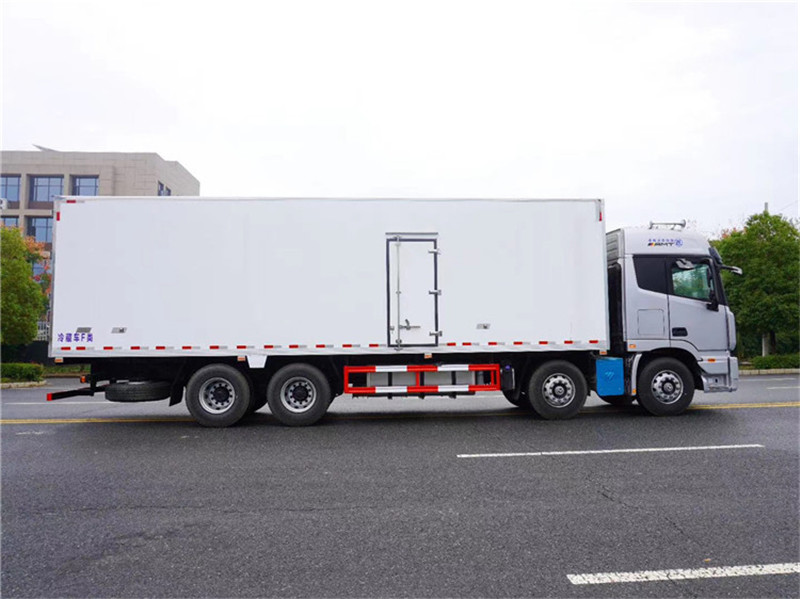 福田EST前四后八9.6米冷藏車