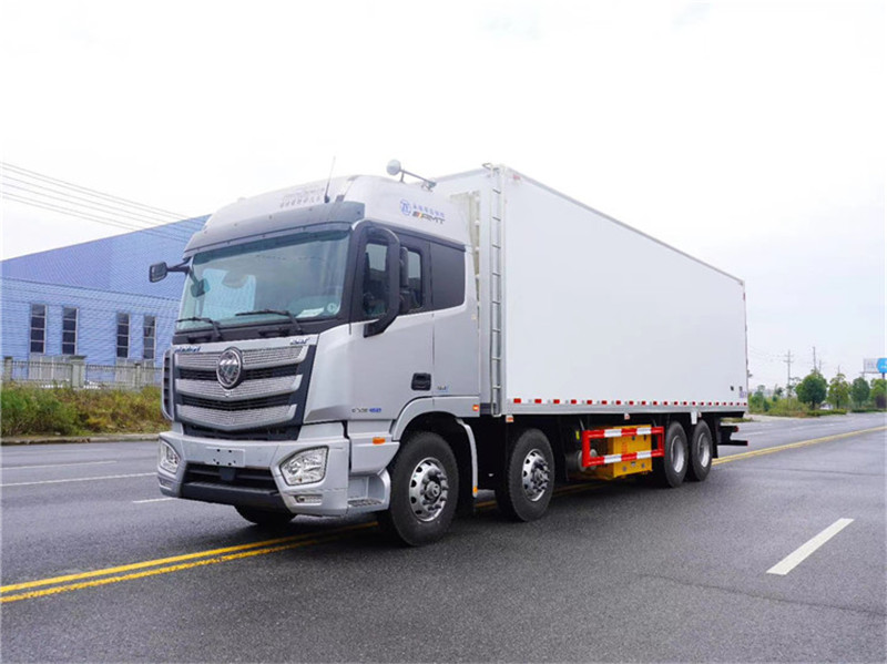 福田EST前四后八9.6米冷藏車