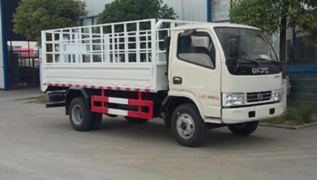 東風(fēng)多利卡4.1米畜禽運(yùn)輸車(chē)