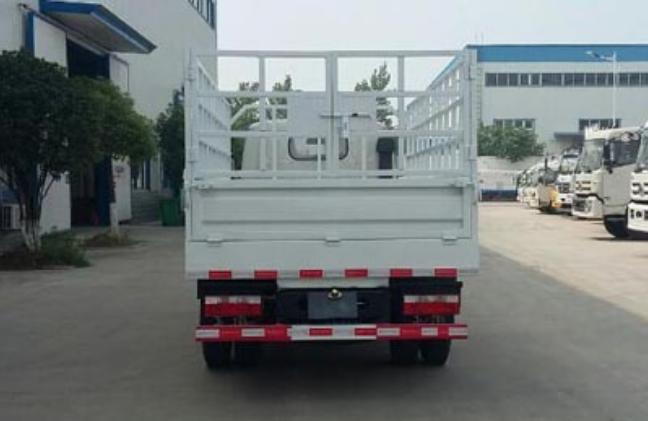 東風(fēng)多利卡4.1米畜禽運輸車