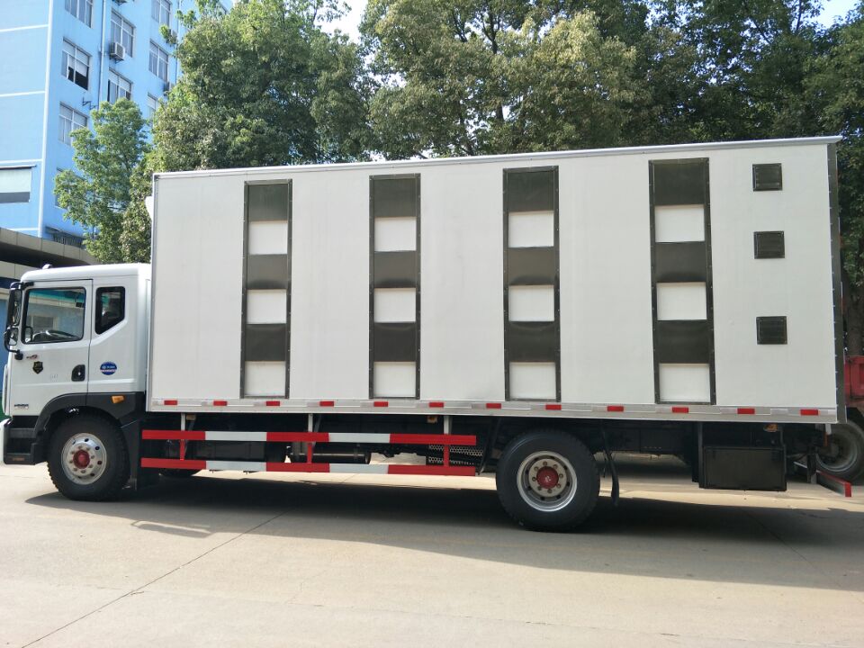 東風(fēng)D9恒溫運豬車