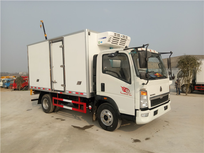 重汽豪沃（4.2米）藍(lán)牌冷藏車