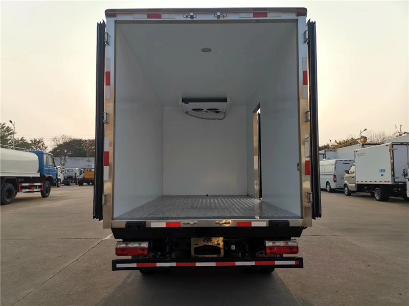 東風(fēng)多利卡4.2米冷藏車